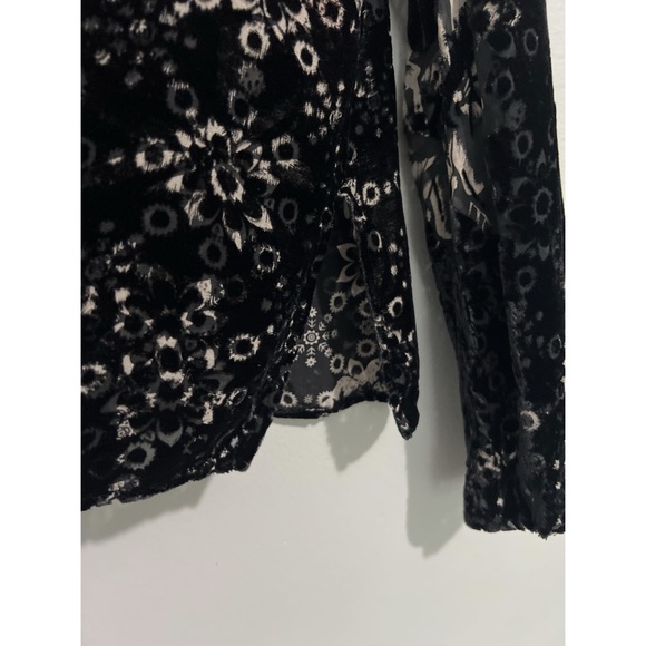 Harari Blouse Women’s Medium Black Velvet Button Silk Floral Whimsigoth Boho - Picture 10 of 13